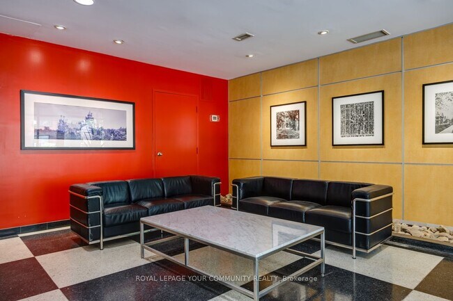 Photo - 74 Spadina Rd