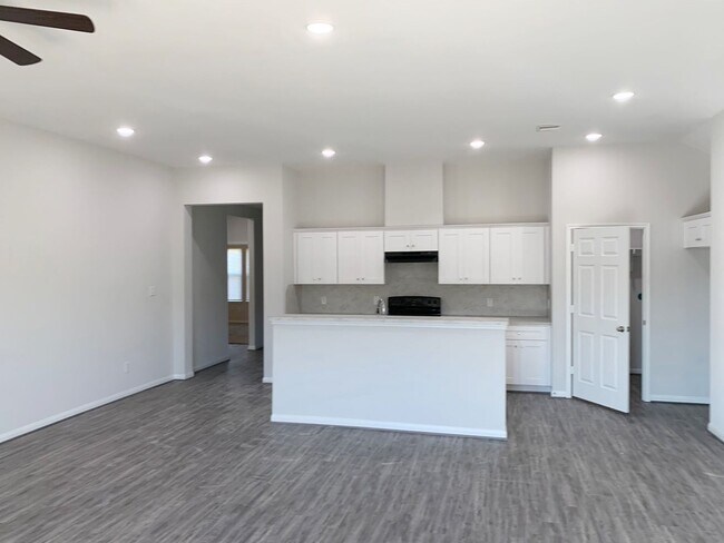 Photo - 22423 Woodlake Rd