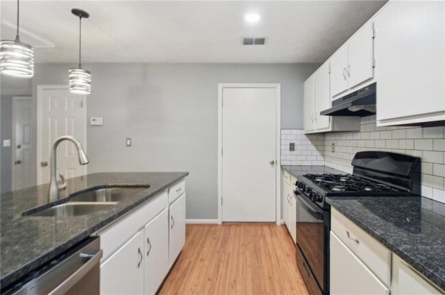 Photo - 1058 Mansfield Ct