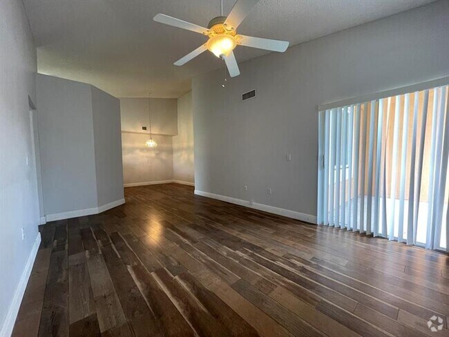Building Photo - 6992 SW 39th St Unit 203I Rental