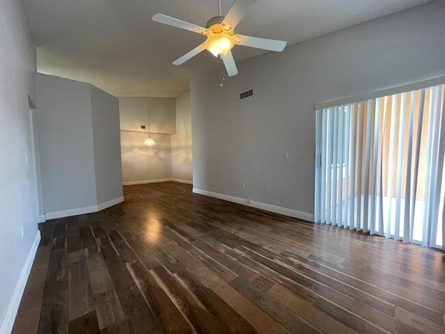 Building Photo - 6992 SW 39th St Unit 203I Rental