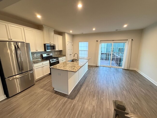 Photo - Like-New 4 Bedroom Townhouse