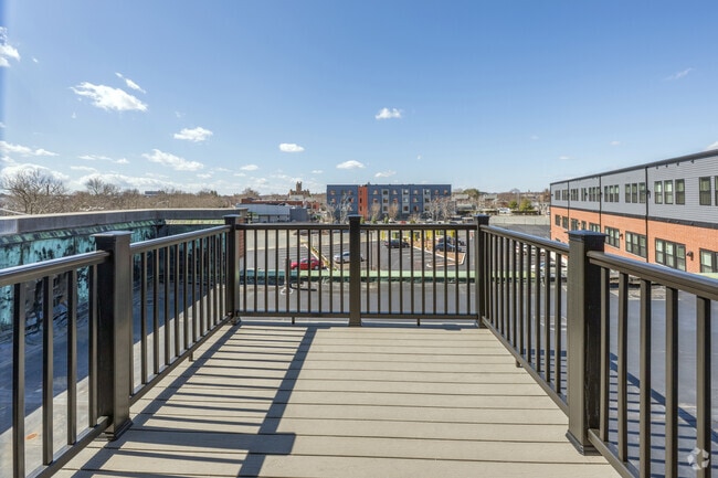 Lofted 2BR, 1BA - Balcony