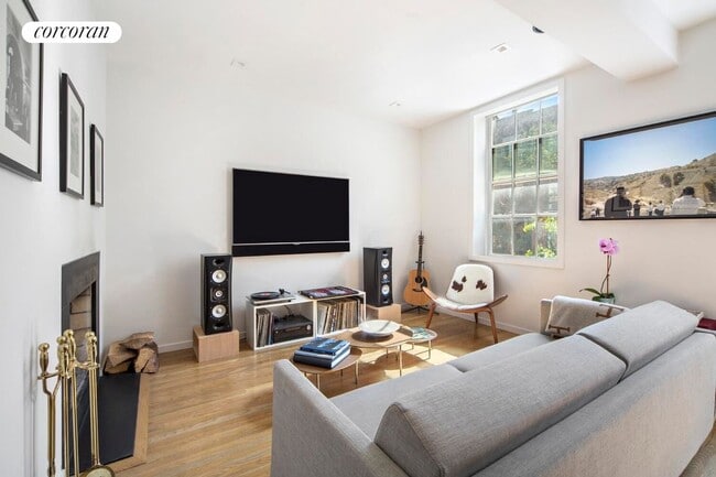 Photo - 77 Horatio St