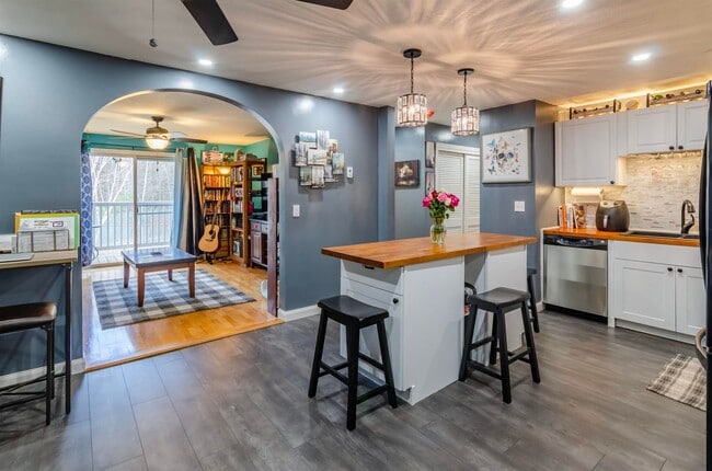 Building Photo - 5 Timberwood Dr Unit 207