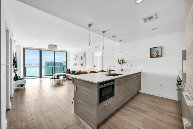 Building Photo - 1300 S Miami Ave Unit 4402 Rental