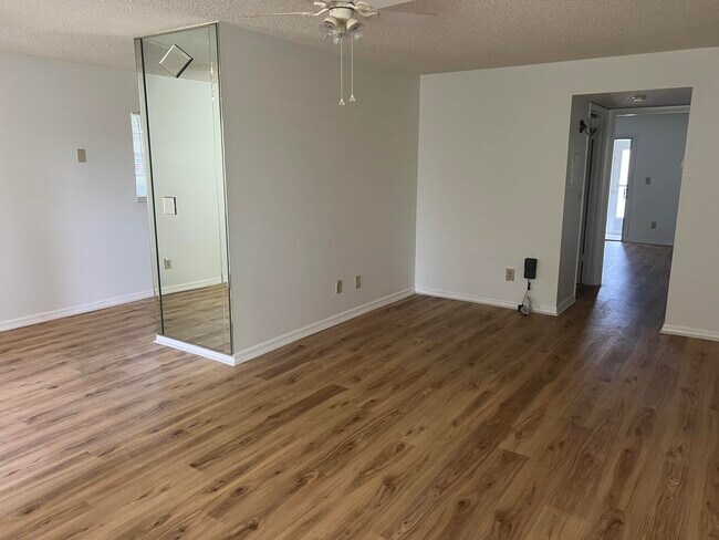 98 Spring Lake Dr Unit 103