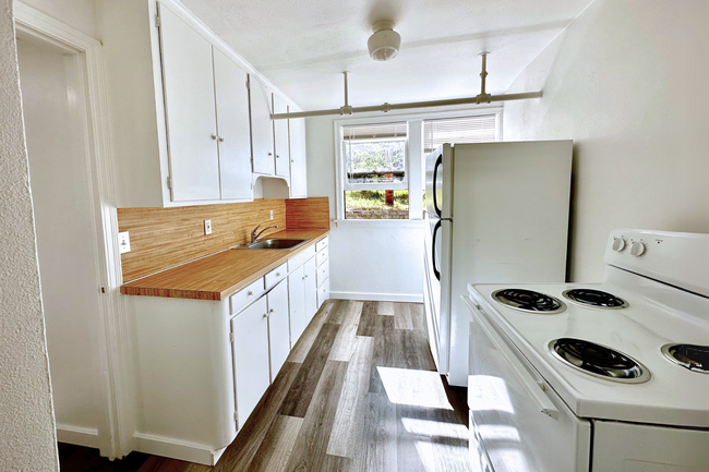 Building Photo - Arbor Court Rental