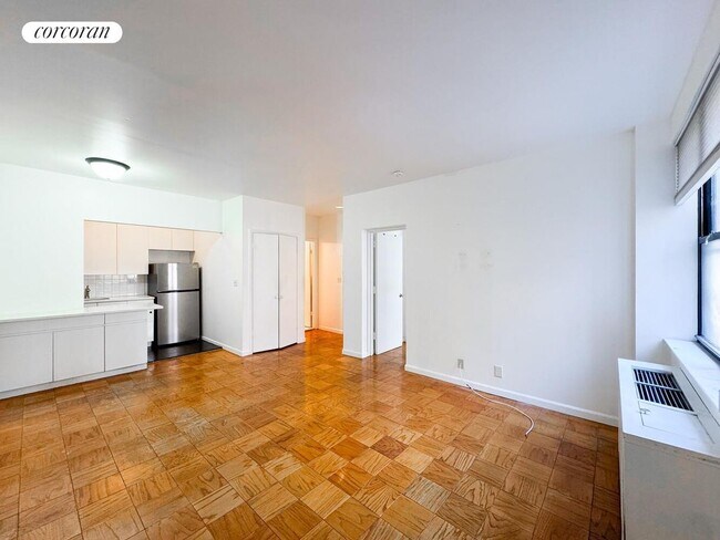 Building Photo - 67 E 3rd St Rental