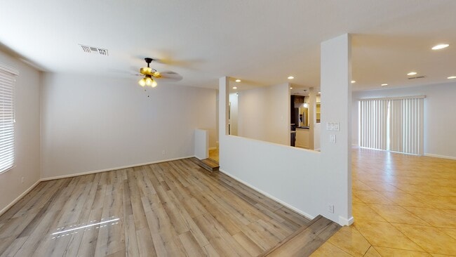 1206 E Redfield Rd