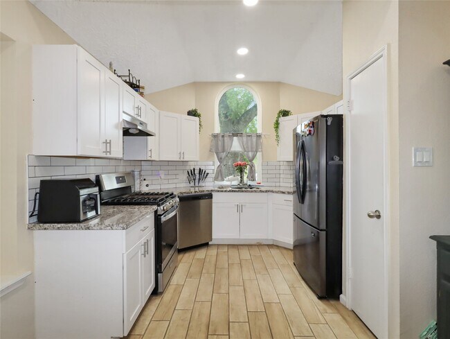 Photo - 5622 Lycomb Dr