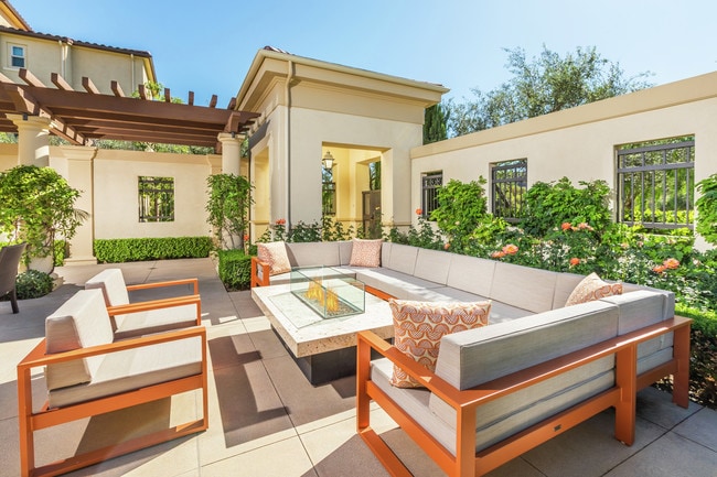 Los Olivos at Irvine Spectrum Apartments For Rent in