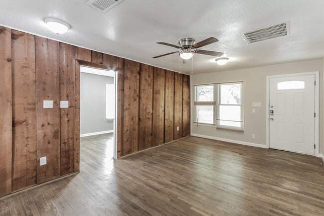 Photo - 402 Dawson Dr