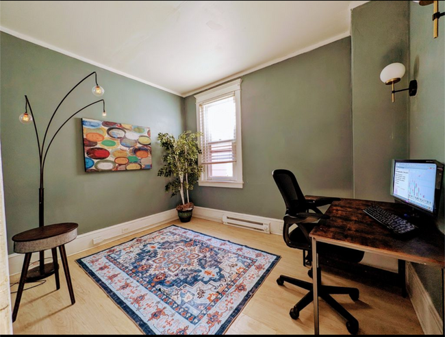Photo - 33 W Centre St Unidad One bedroom with an office
