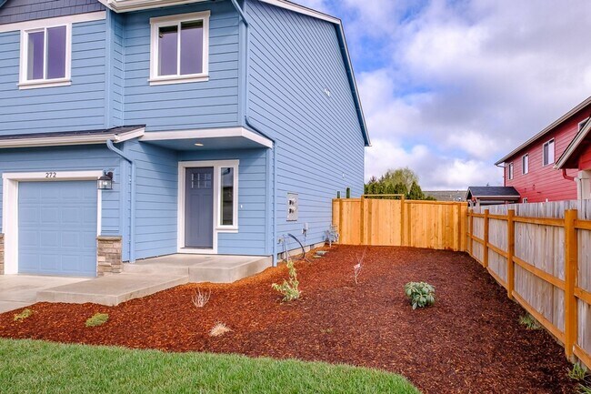 Photo - 270-272 Gwinn Street E