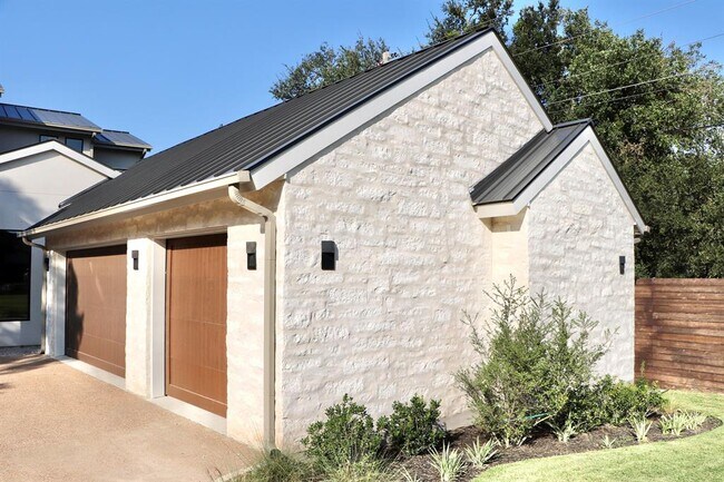 Photo - 6102 Forest Hills Dr