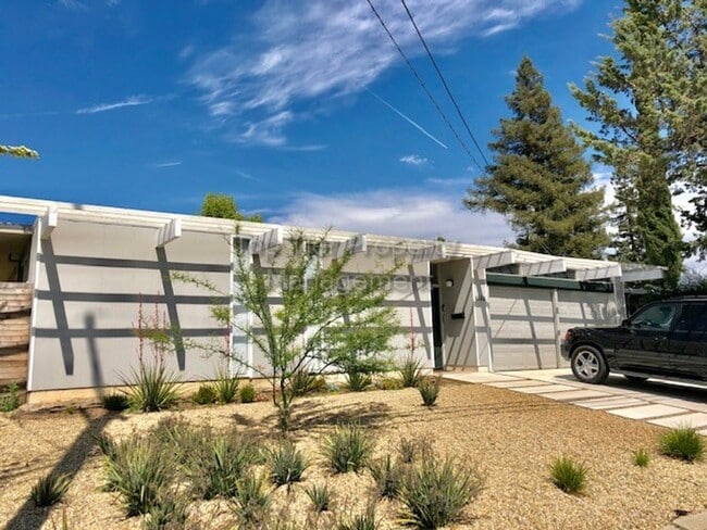 Building Photo - Popular Eichler model 4 Bed / 2 Bath / 1,742 Sqft Walnut Creek single-family house in the Rancho ...