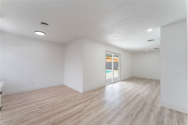 Photo - 1808 E St Louis Ave