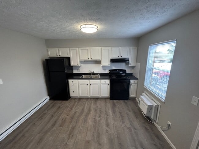 Building Photo - Find Your Perfect Home at Bunker Hill Court Unit 1200-C Bunker Hill