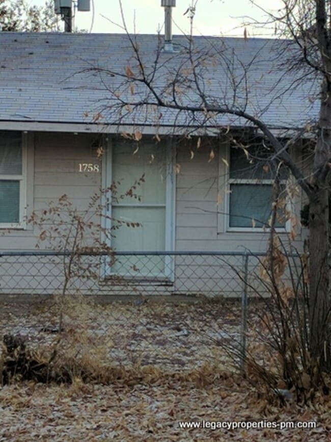 Building Photo - Cozy Aurora Condo Unit 1