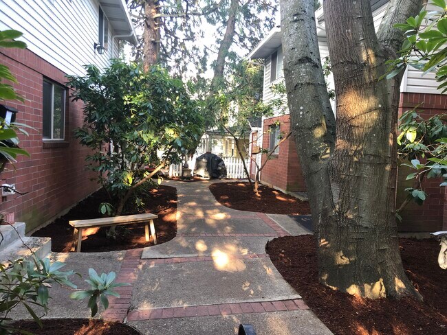 Courtyard - 49 SE 60th Ave Apartment Unit 57