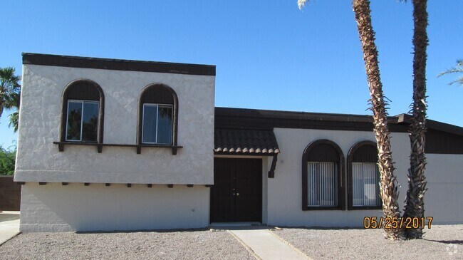 Building Photo - ASU AREA - REMODELED 5BR 2BA HOUSE SWIMMIN...