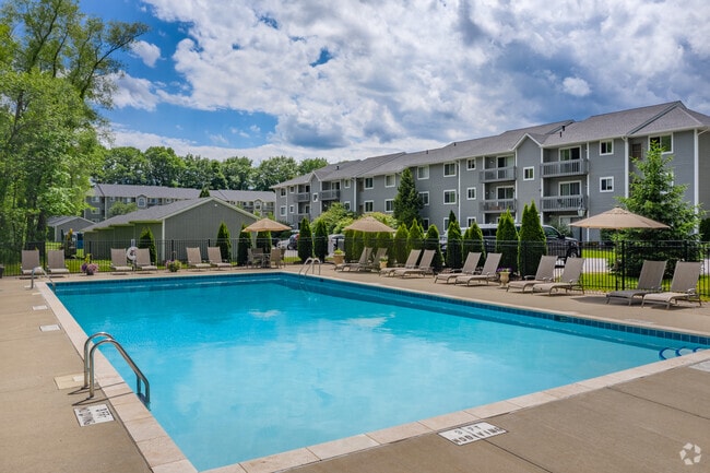 Pool - Portage Pointe Apartments