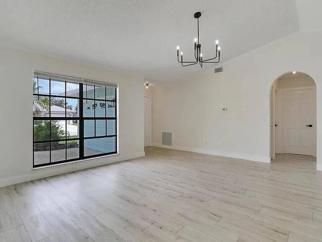 Photo - 2558 SW Chestnut Ln