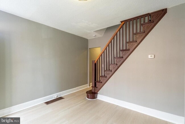 Photo - 1905 Waterloo St