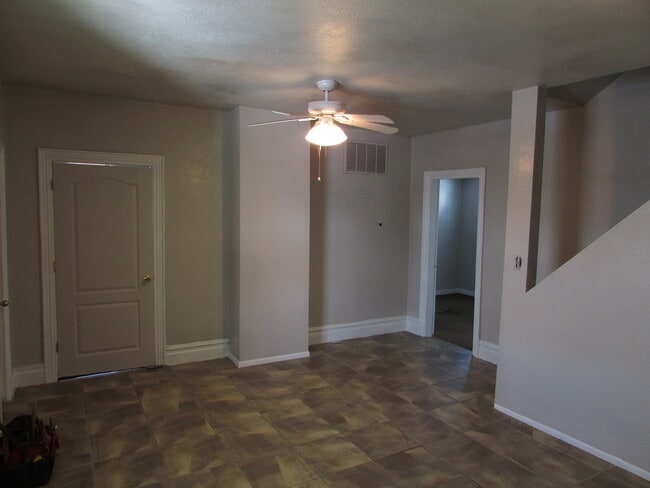 Photo - 609 E 100 N