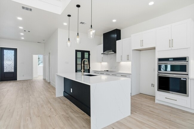 Photo - 128 N Cedar St