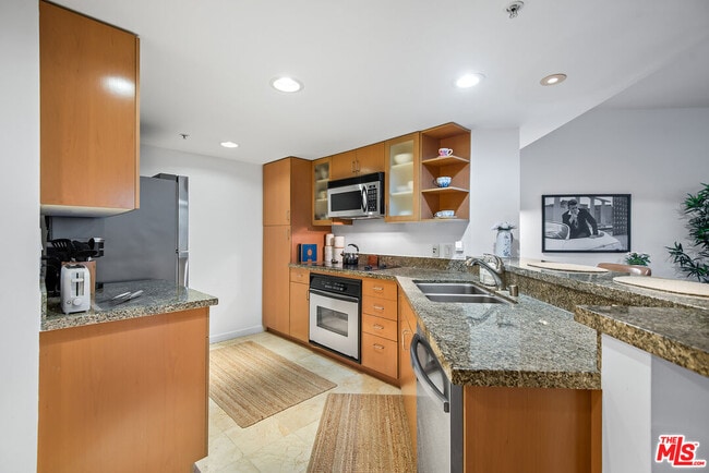 Photo - 13700 Marina Pointe Dr Unidad 807