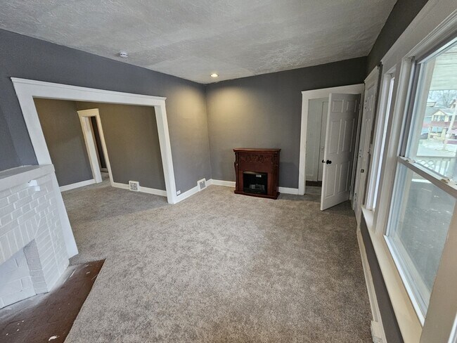 Photo - 440 E 115th St