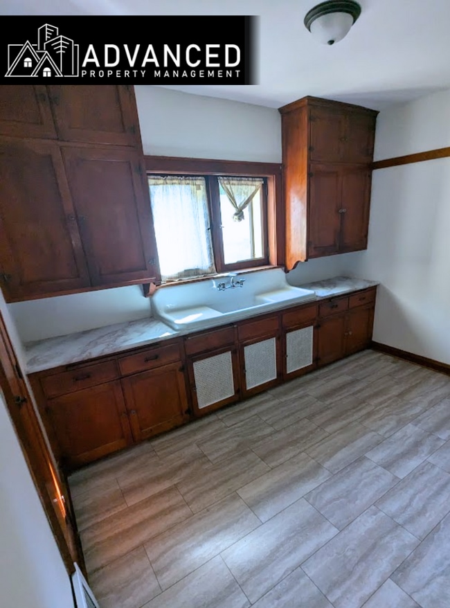 Photo - 3725 S Clement Ave