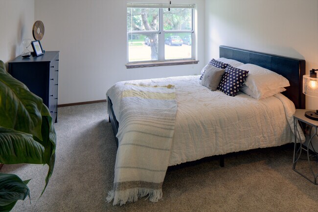 Photo - Sauk Creek Apartments