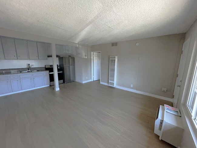 8936 Cedros Ave