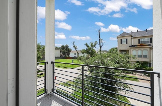 Building Photo - 804 Patterson St