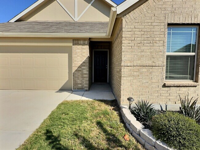 Photo - "Charming 3-Bed Oasis in San Antonio – Spa...