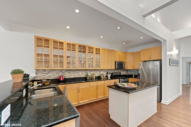 353 W Chicago Ave