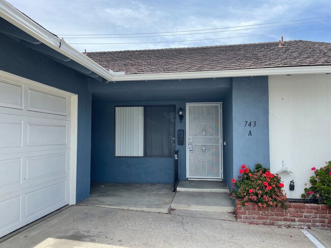 Building Photo - Lovely 2 bed, 2 bath Duplex Home in Orange Unit A