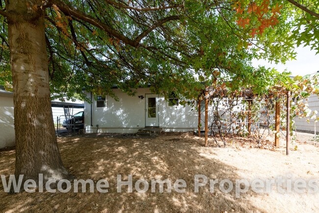 109 SW 5th St