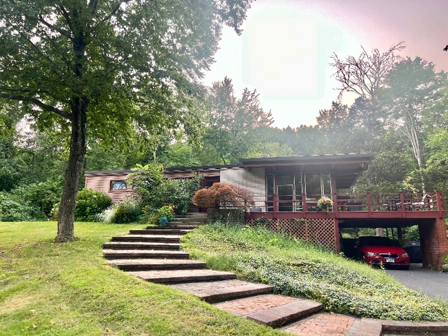 Building Photo - 27 Rundelane Rental
