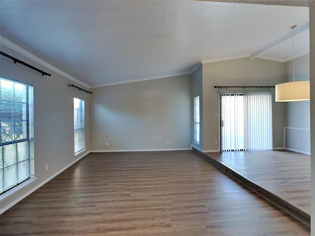2112 Victoria Rd