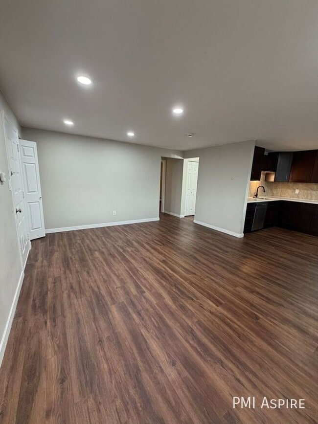 Photo - Spacious 1st Floor, 2 Bed, 1 Bath in Lakewood near Hwy 6! NEW MOVE IN SPECIAL!