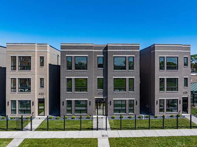 Building Photo - 420 E 50th Pl Unit 1