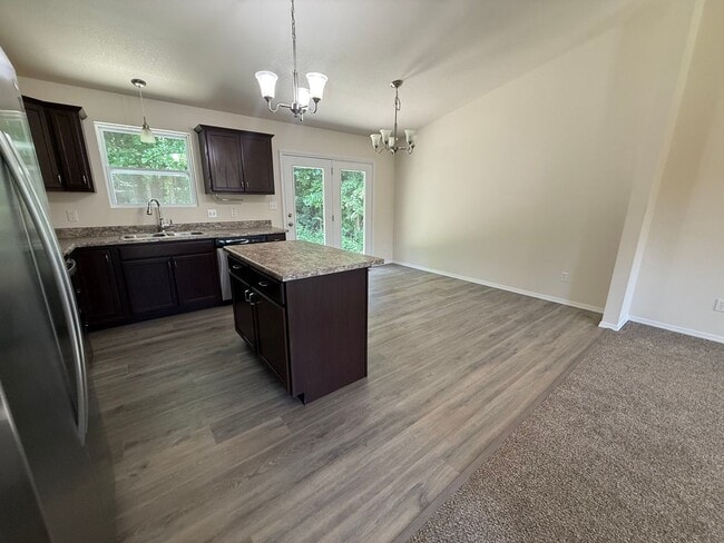 Photo - Beautiful 4 Bedroom!