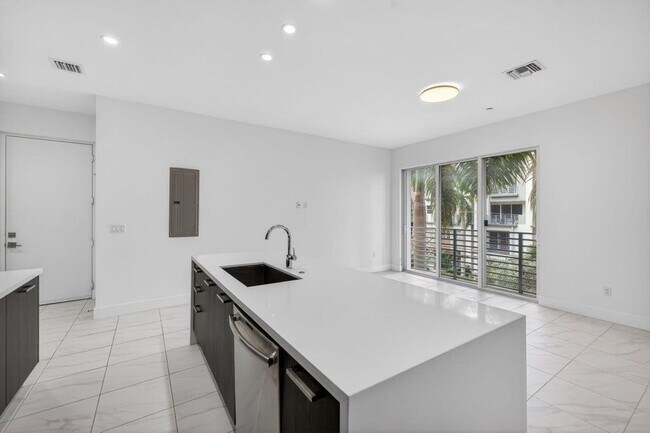 Photo - 1044 NE 18th Ave Unidad 203