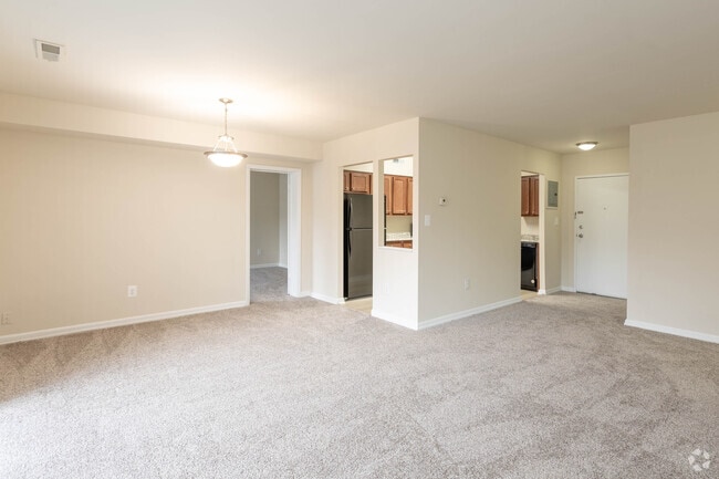 2BR, 2BA - 1200 SF