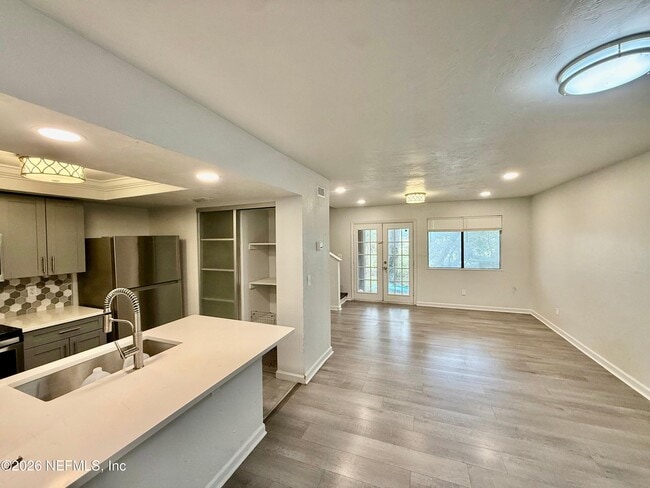 Photo - 2943 Bayshore Dr E