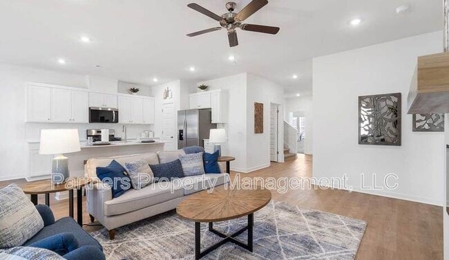 Photo - 1918 Larkspur St